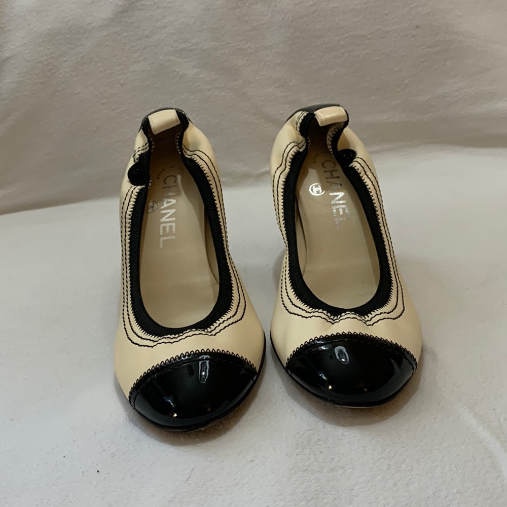 Chanel heels. Size 37. Black & ivory. Spandex rim for perfect, flexible fit.